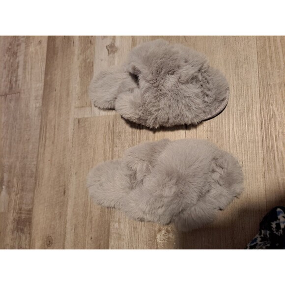 Lauren Conrad LC X-Band Criss Cross Faux Fur Gray Slippers Sz L (8-9) - Picture 3 of 5